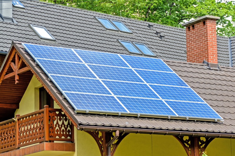 chauffagiste-TOURETTE DU CHATEAU-min_solar-panels-1477987